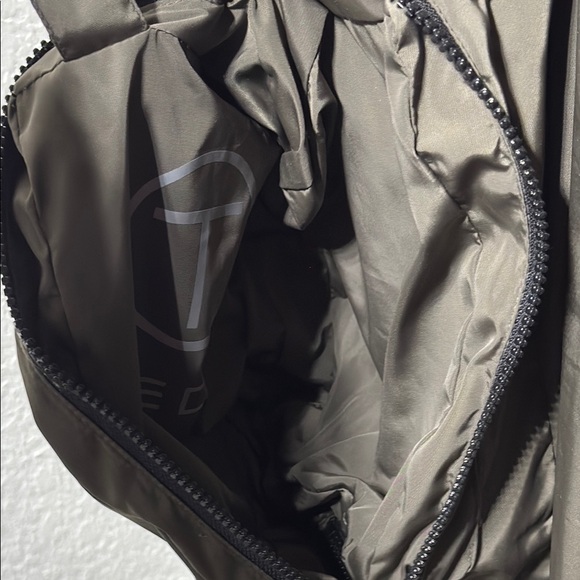 TUM Tech Men’s Jacket in Olive - Picture 5 of 8